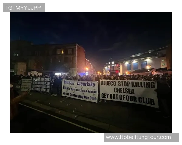 切尔西与阿森纳球迷冲突引发激烈斗殴现场混乱不堪