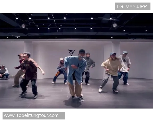 重庆街舞队与西安街舞队赛后复盘分析团队配合与表现的精彩瞬间