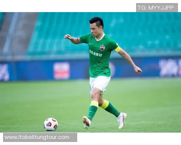 重庆足球队强势领跑锦标赛积分榜71分稳居第一 重庆足球队强势领跑锦标赛积分榜71分稳居第一